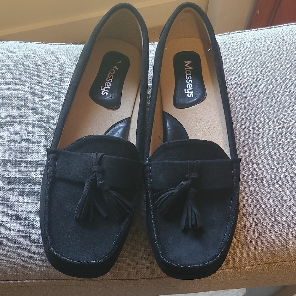Masseys Musse & Cloud Black Suede Tassel Loafers